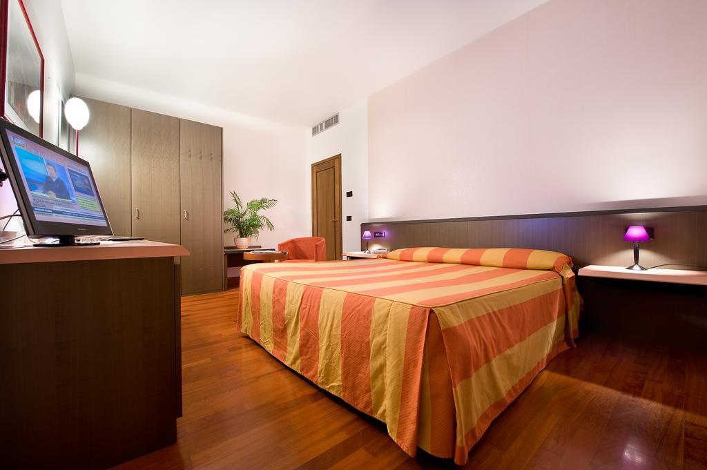 Hotel Campelli Sondrio Habitación foto